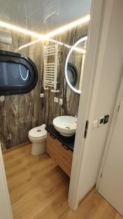 Houseboat Water King Apartament Plywajacy Dom Na Wodzie, 7 Os Wrocław Zewnętrze zdjęcie